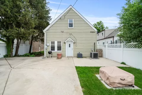 Exterior - 6433 28th St, Berwyn, IL 60402 photo 2 of 4