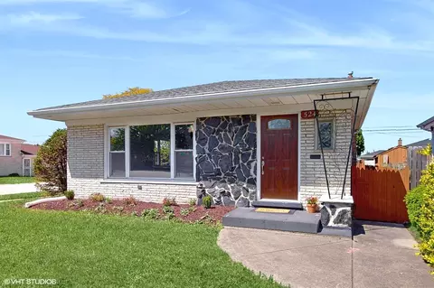 524 Escanaba Ave, Calumet City, IL 60409