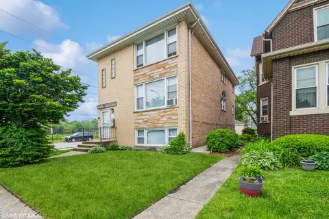 32 E 137th St, Riverdale, IL 60827