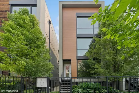 2121 N Mozart St #2, Chicago, IL 60647