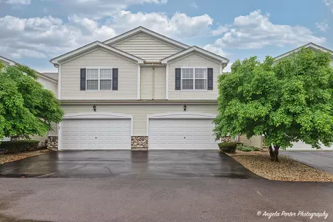 2704 Kendall Xing #2704, Johnsburg, IL 60051