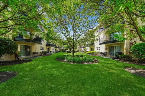 6534 N Northwest Hwy #3D, Chicago, IL 60631
