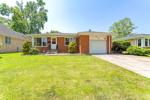 910 S Can Dota Ave, Mount Prospect, IL 60056