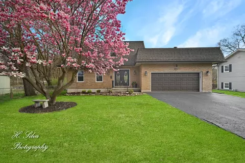 1402 Winaki Trl, Algonquin, IL 60102