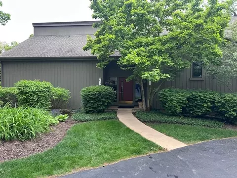 640 Old Barn Rd #D, Lake Barrington, IL 60010