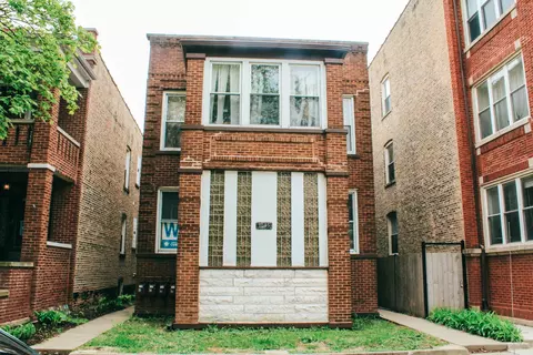 3045 W Eastwood Ave, Chicago, IL 60625