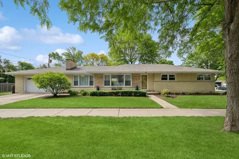 1015 W Grove St, Arlington Heights, IL 60005