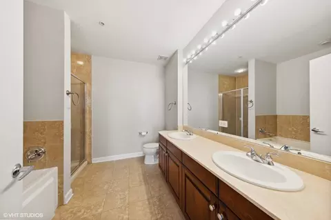 Bath - 233 E 13th St #1902, Chicago, IL 60605 photo 1 of 2
