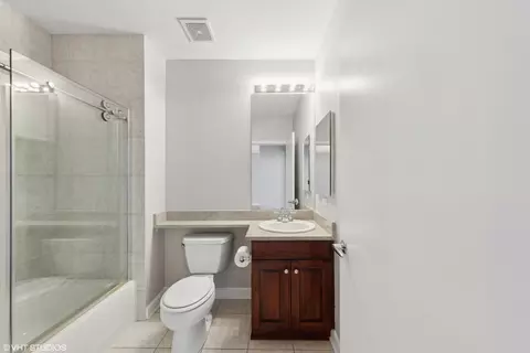 Bath - 233 E 13th St #1902, Chicago, IL 60605 photo 2 of 2