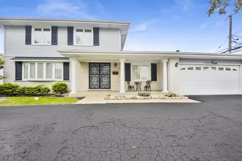 627 Kinkaid Ct, Des Plaines, IL 60016