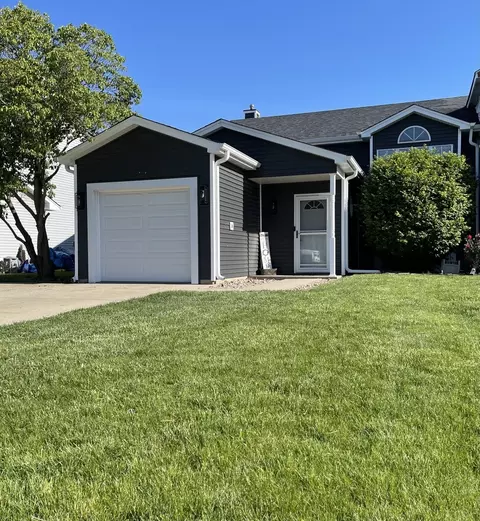 303 Meadows Dr, Sugar Grove, IL 60554