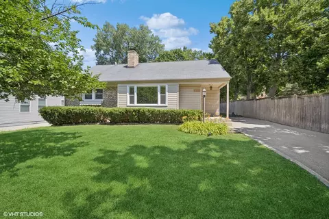 853 Driscoll Ct, Highland Park, IL 60035
