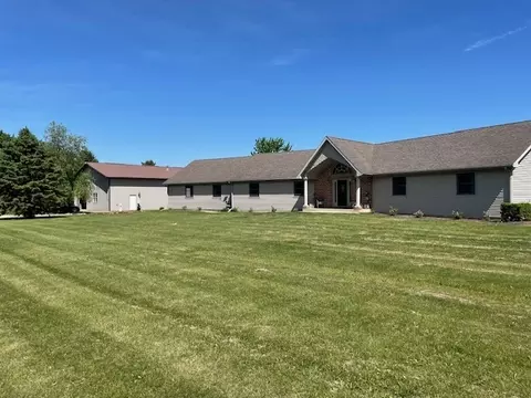 10416 Seaman Rd, Hebron, IL 60034