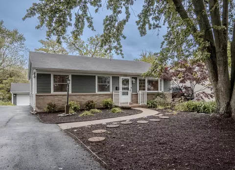 202 S Pierce Ave, Wheaton, IL 60187