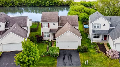 109 Centennial Dr, Hainesville, IL 60073