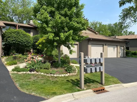 2 S414 Emerald Green Dr #G, Warrenville, IL 60555