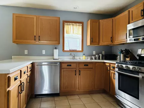 Kitchen - 1603 Tranquil Pl, Durand, IL 61024 photo 2 of 3