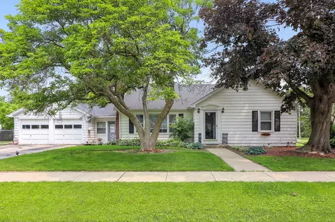 525 S Chase St, Wheaton, IL 60187