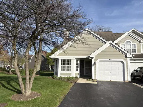 611 Kingsbridge Dr, Carol Stream, IL 60188