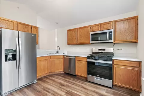 Kitchen - 1623 Camberley Ct, Bartlett, IL 60103 photo 3 of 5