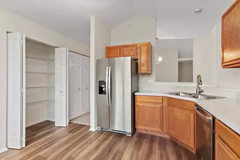 Kitchen - 1623 Camberley Ct, Bartlett, IL 60103 photo 4 of 5