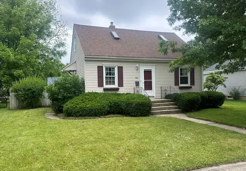 826 N 11th St, Rochelle, IL 61068