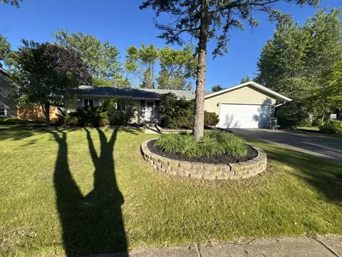 4150 Williams Ct, Hoffman Estates, IL 60192
