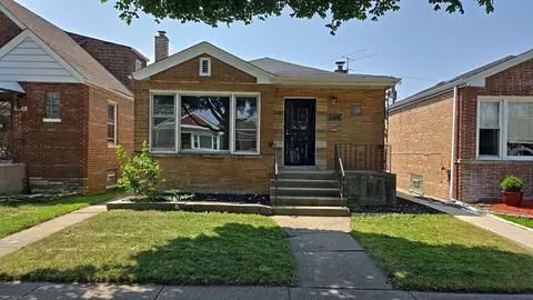 9028 S Ridgeland Ave, Chicago, IL 60617