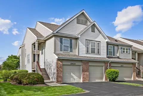 2929 Saganashkee Ln, Naperville, IL 60564