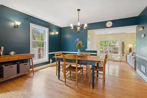 Dining - 720 Beaver Rd, Glenview, IL 60025 photo 2 of 2