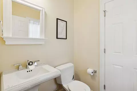 Bath - 720 Beaver Rd, Glenview, IL 60025 photo 4 of 4