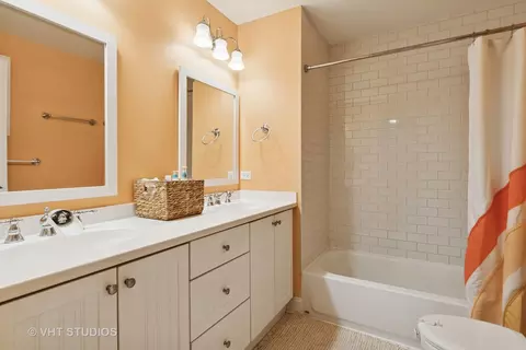 Bath - 720 Beaver Rd, Glenview, IL 60025 photo 3 of 4