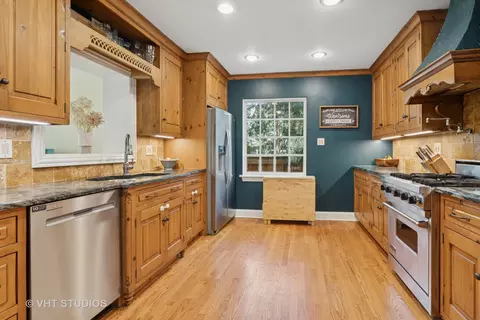 Kitchen - 720 Beaver Rd, Glenview, IL 60025 photo 1 of 2