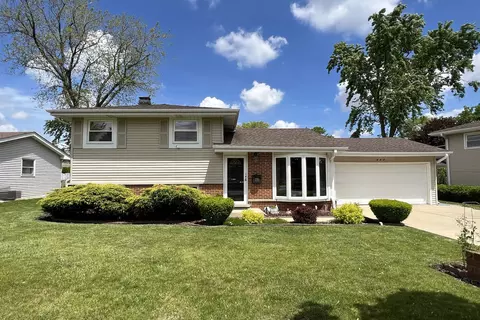 440 W Lake Park Dr, Addison, IL 60101