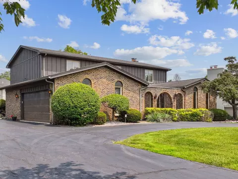 2 S661 Avenue Latours, Oak Brook, IL 60523
