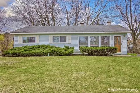 921 Stratford Ln, Mundelein, IL 60060
