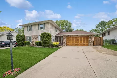 229 Dato Dr, Streamwood, IL 60107