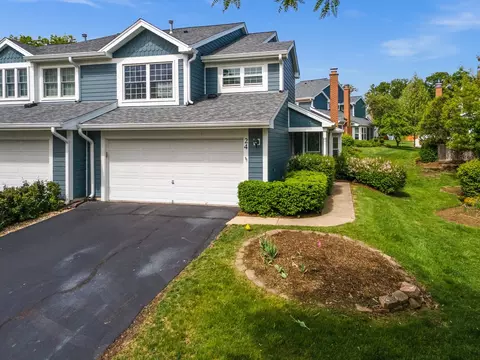 24 Sarahs Grove Ln, Schaumburg, IL 60193