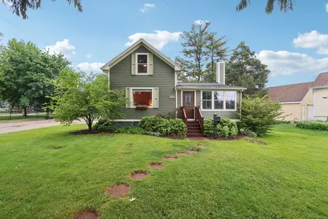 306 Water St, East Dundee, IL 60118