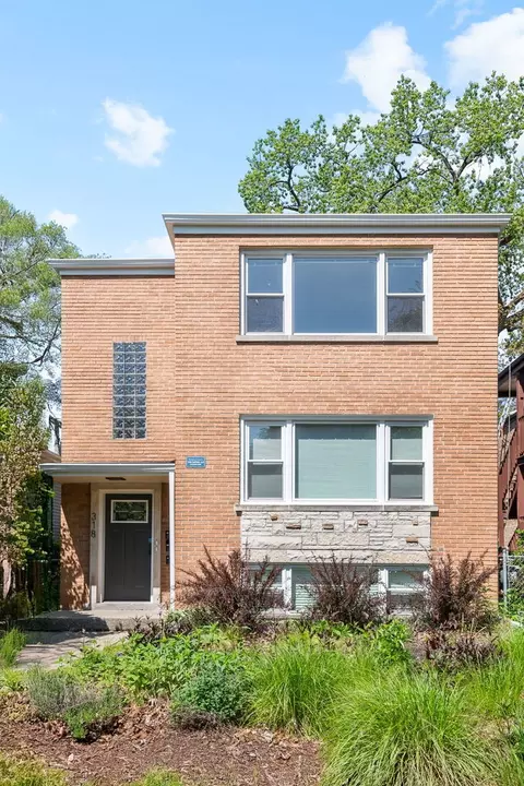 318 Custer Ave, Evanston, IL 60202 photo 2