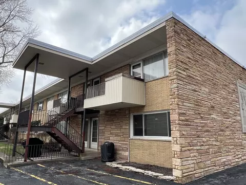 7 Garden Dr #7, La Grange Park, IL 60526