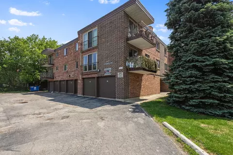 10241 Central Ave #3C, Oak Lawn, IL 60453