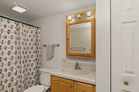 Bath - Undisclosed, Elgin, IL 60123 photo 3 of 3