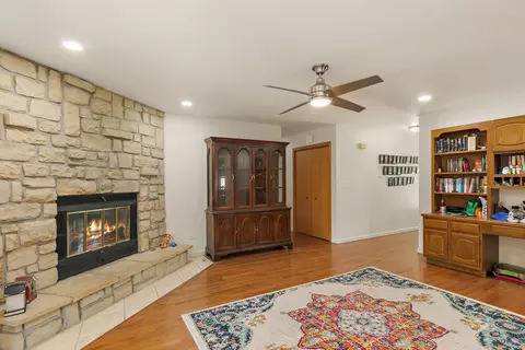 Living - Undisclosed, Elgin, IL 60123 photo 1 of 3