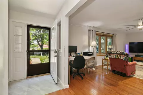 Entry Way - Undisclosed, Elgin, IL 60123 photo 1 of 1