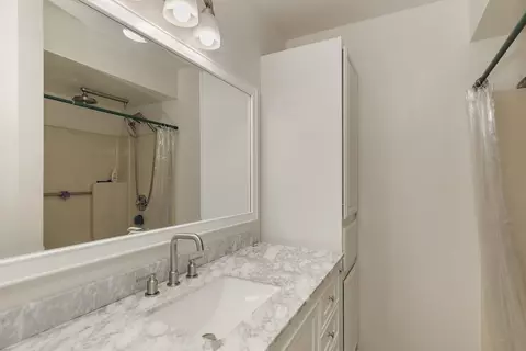 Bath - Undisclosed, Elgin, IL 60123 photo 2 of 3
