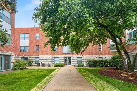 3275 Kirchoff Rd #131, Rolling Meadows, IL 60008