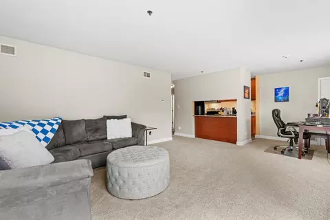 3275 Kirchoff Rd #131, Rolling Meadows, IL 60008 photo 3