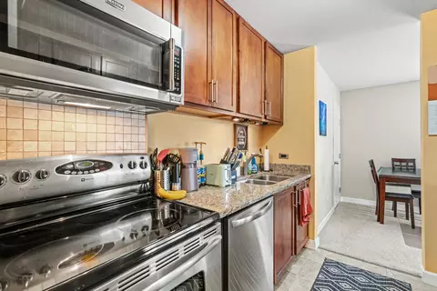 3275 Kirchoff Rd #131, Rolling Meadows, IL 60008 photo 6