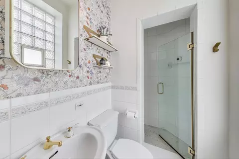 Bath - 72 Elm St #5, Chicago, IL 60611 photo 1 of 3